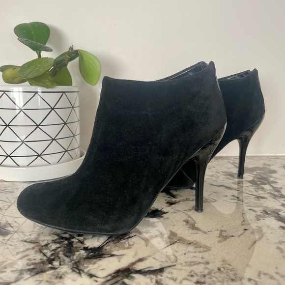 Kenneth Cole Ankle Boots - Picture 3 of 14